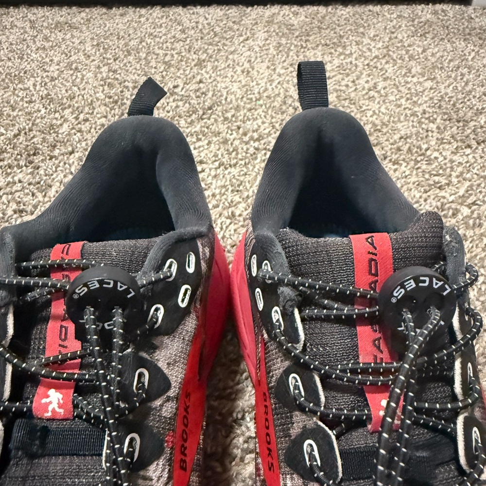 Brooks cascadia 16 Black and Red Athletic Shoes - Picture 7 of 9